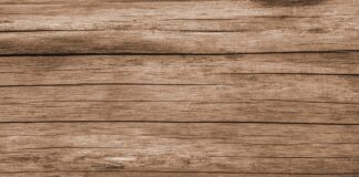 Czy układać panele pod szafkami w kuchni?