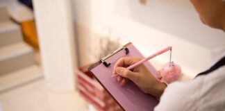 Ile zarabia Sprzedawca w Dino?