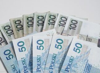 Ile zarabia się w banku na kasie?