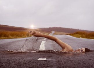 Czy trzeba pływać w kamizelce?