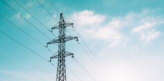 Jak ułożyć przewody elektryczne w domu?