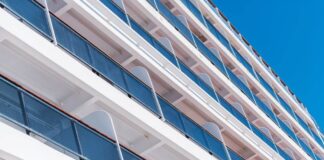 Jakie rolety będą najlepsze na balkon
