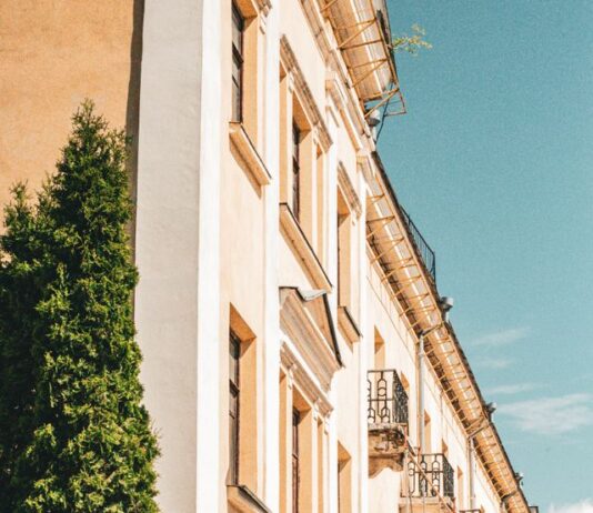 Osuszanie budynków po zalaniu – dlaczego nie warto odkładać działania? osuszanie budynków
