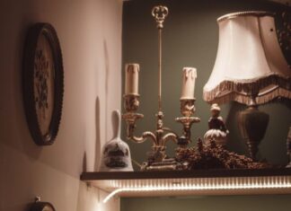 Półki retro – jak wykorzystać ponadczasowe wzornictwo w aranżacji nowoczesnego mieszkania? Półki retro